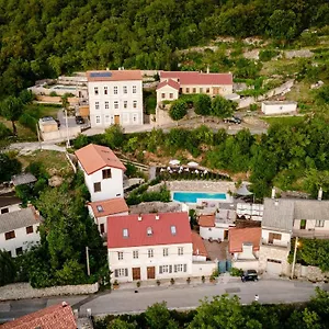 Boutique Mali Pariz Bed & Breakfast